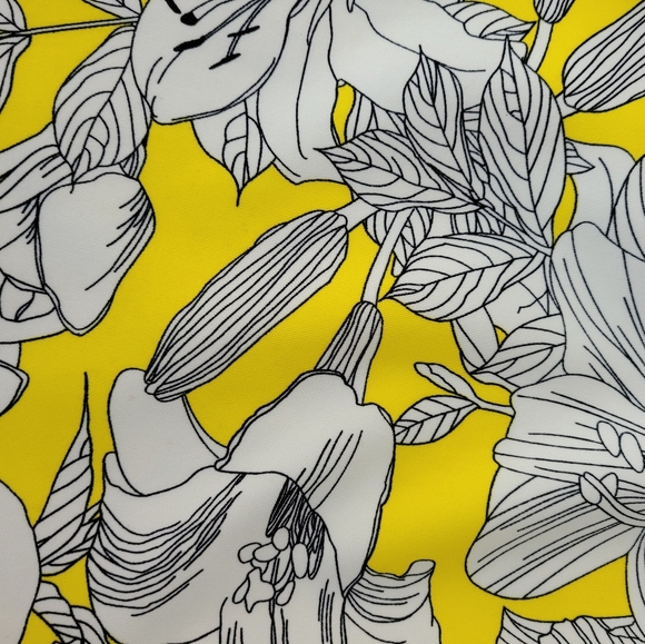 Pencil Skirt with Lillies print - Picture 4 of 4